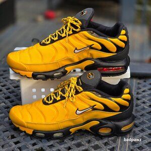 Nike Men's Yellow and Black Sneakers